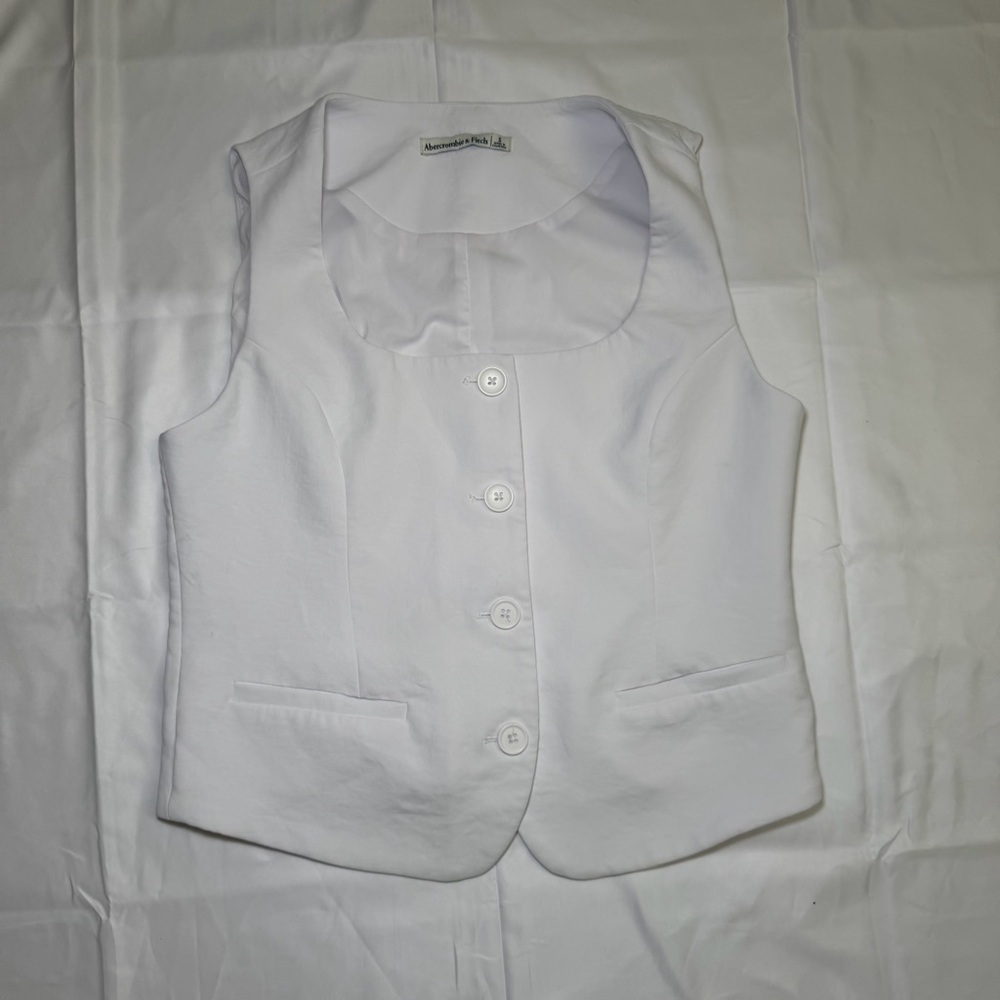 Abercrombie & Fitch White Button-Up Vest Squareneck